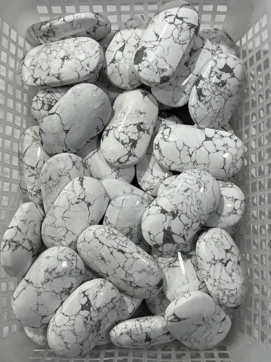 Howlite Palms